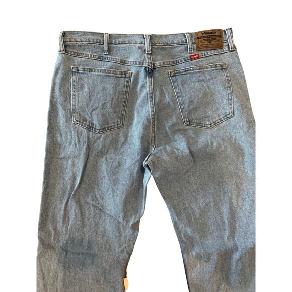 Wrangler Men’s 36x34 Relaxed Fit Straight Leg Jeans Light Wash Denim Cotton USA - Picture 7 of 12